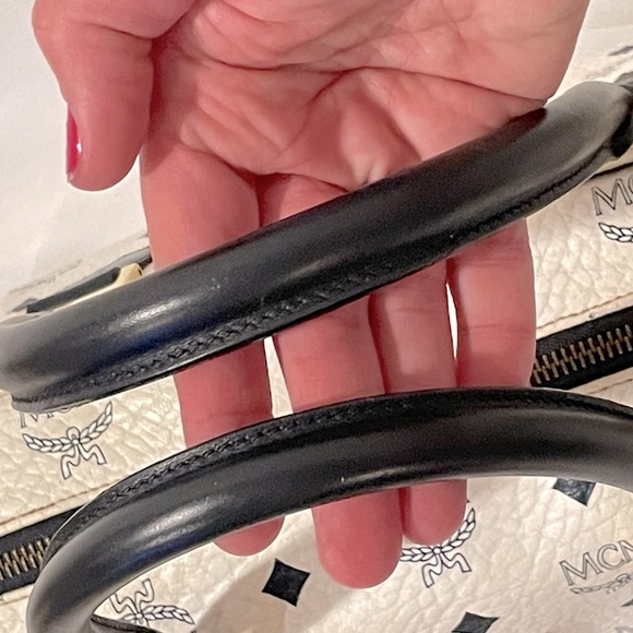 Vintage MCM Visetos Navy and White 2–Way Boston Bag - Picture 13 of 14